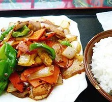 土豆片回锅肉盖饭