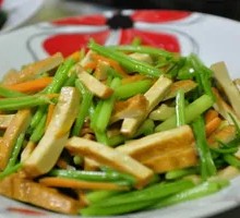 Stir-fried Celery with Tofu Skin
