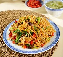 Egg and Pork Stir-Fried Rice Noodles with Ham