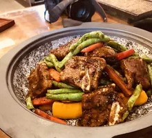 Black Pepper Beef Short Ribs in Stone Pot