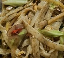 Stir-Fried Beef Noodle with Vegetables