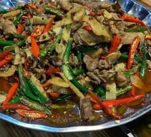 Sour Stir-Fried Pig Intestines