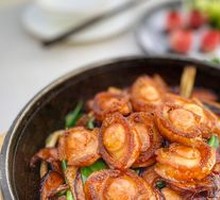 Stoneware Braised Abalone with Scallion Aroma