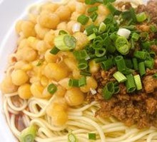 Dry-braised Spicy Noodles with Peas and Pork