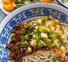 Special Broad Noodles with Pea and Pork Sauce