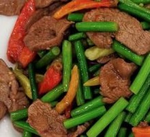 Stir-Fried Beef with Garlic Shoots